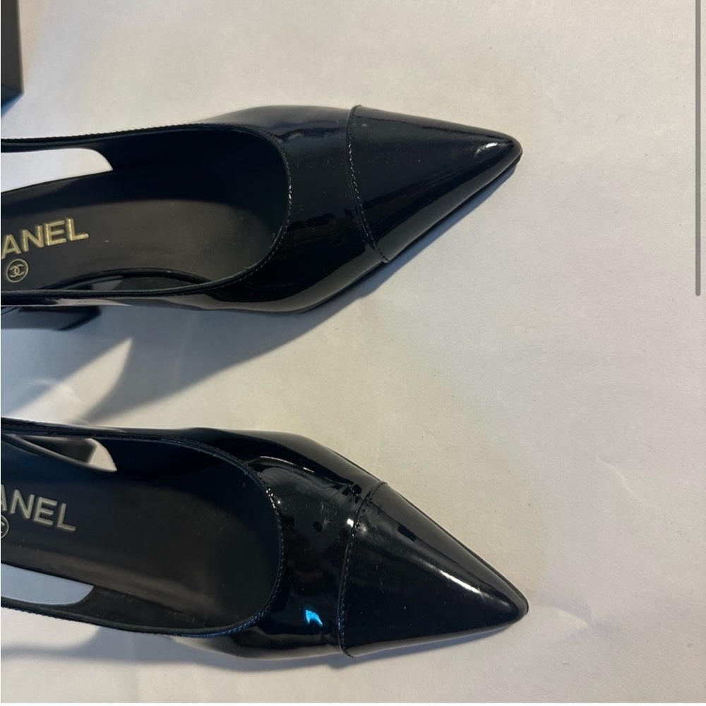 CHANEL SLINGBACK PATENT LEATHER SANDAL - Picture 2 of 7